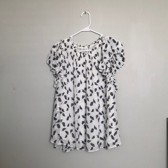 White blouse - Picture 1 of 3